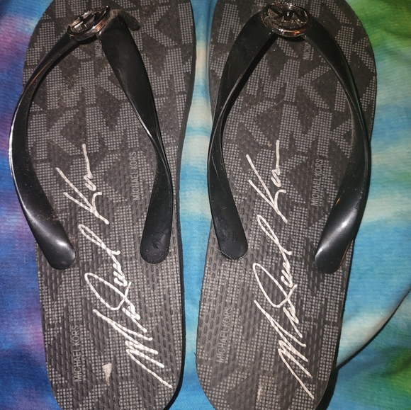 Brand new Michael Kors flip flops - Picture 4 of 6